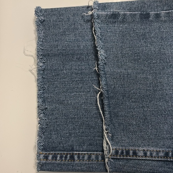 LEVI’s 505 Size 32 x 30 (actual 32 x 26) Regular Fit Straight Leg Raw Hem Jeans - Picture 7 of 7